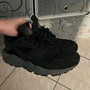 Nike black and grey huaraches limited addition Men Size 6.5 Women Size 8